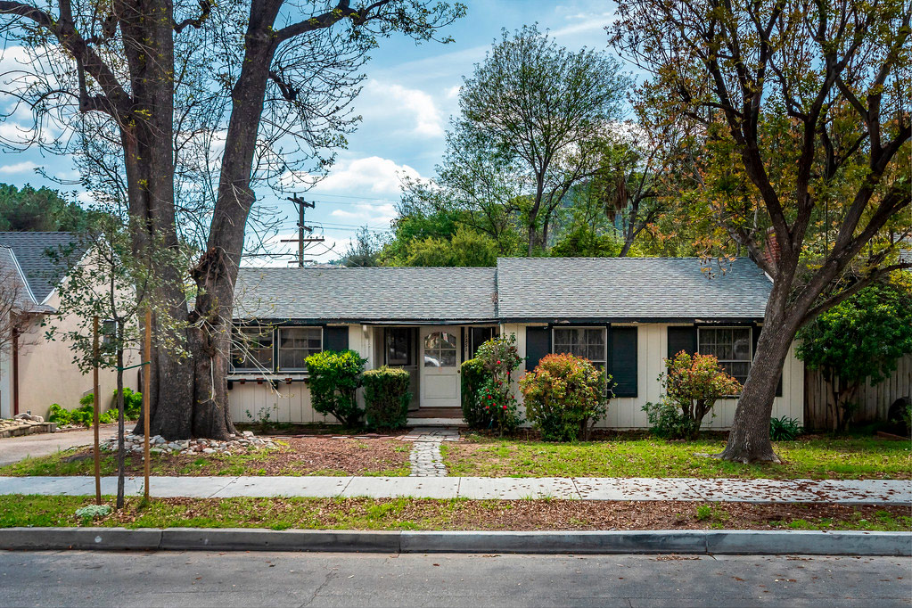 1251 Oak Circle Drive before improvements