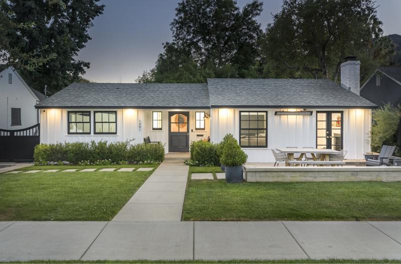 Glendale property located at 1251 Oak Circle Drive